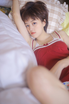 新任女教师的凌唇教室bd